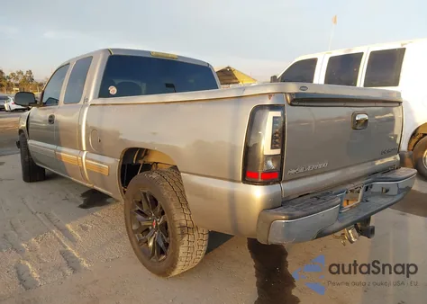 2002 Chevrolet Silverado 1500 Ls z USA, uszkodzony, nr VIN 2GCEC19T721171996